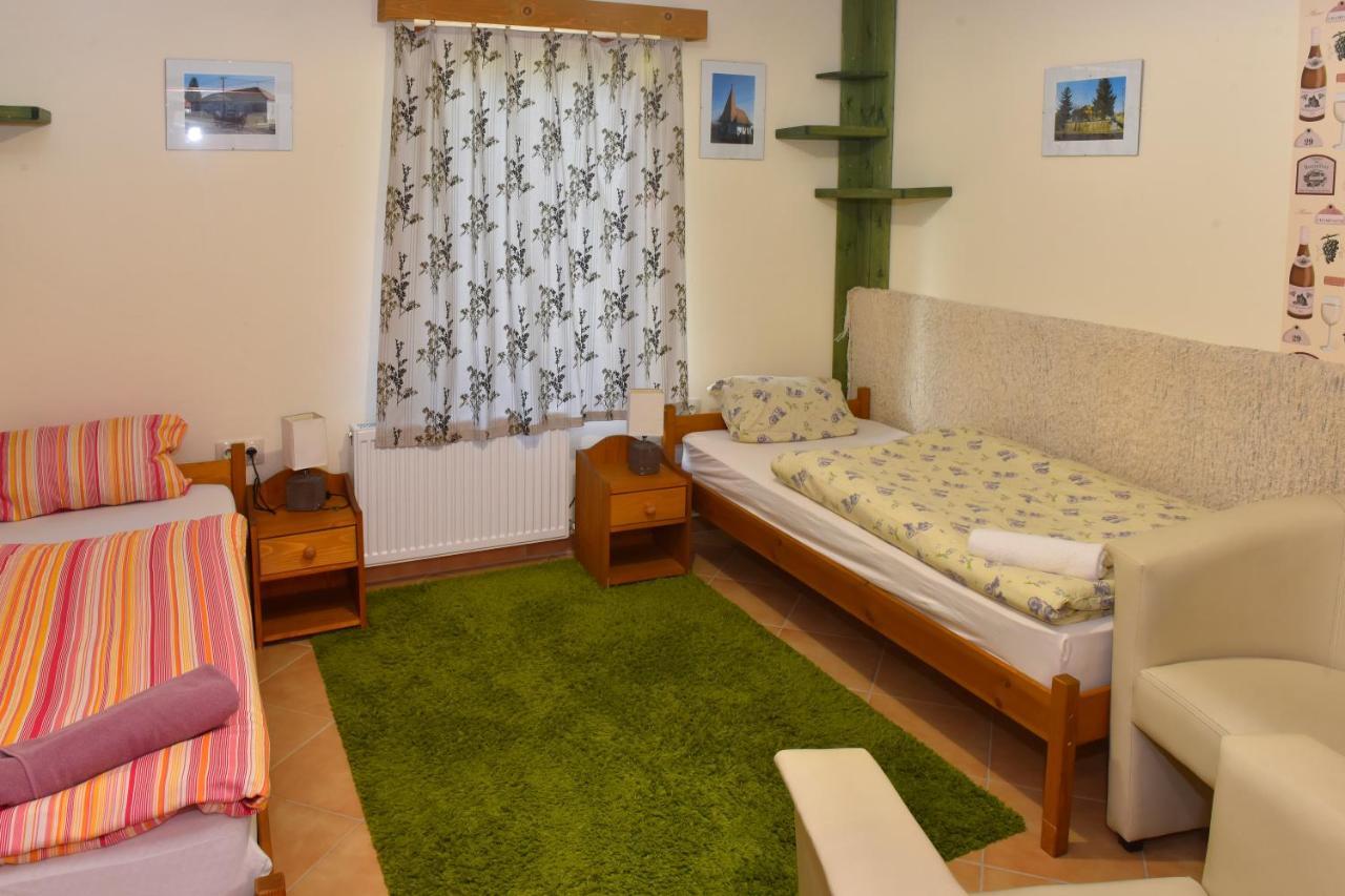 Nyakiglab Villa Szegi Екстер'єр фото